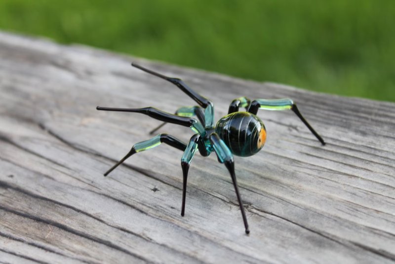 Green Black Unique Handmade Glass Spider Miniature Fine Details and Collecting - งานเซรามิก/แก้ว - แก้ว สีเขียว