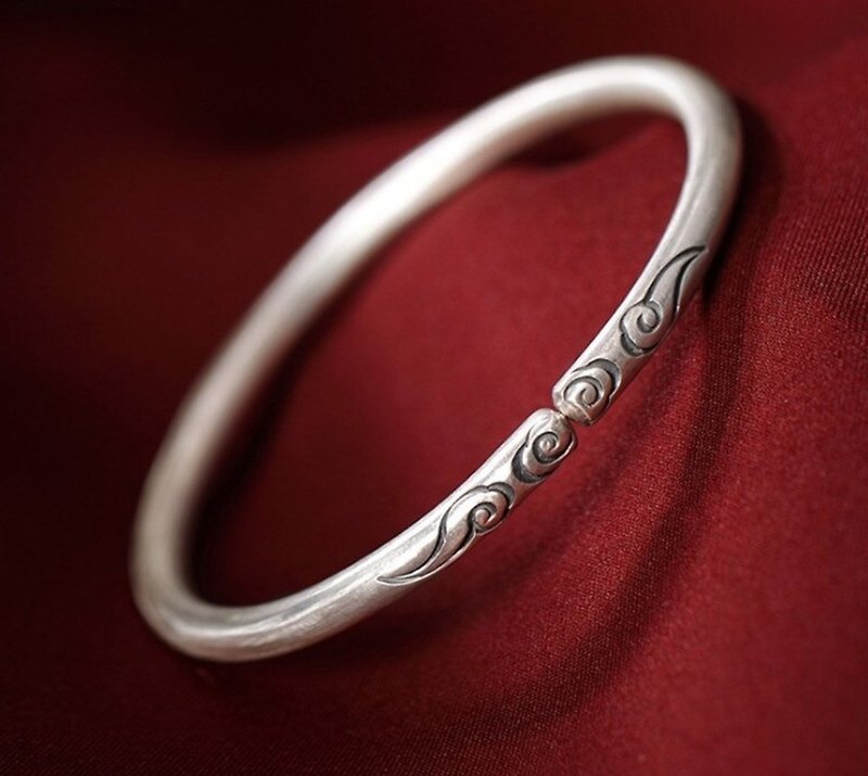 Solid 999 Pure Silver Ethnic Fine Jewelry Thai Silver Totem Vintage Bangle - 手鍊/手環 - 純銀 銀色