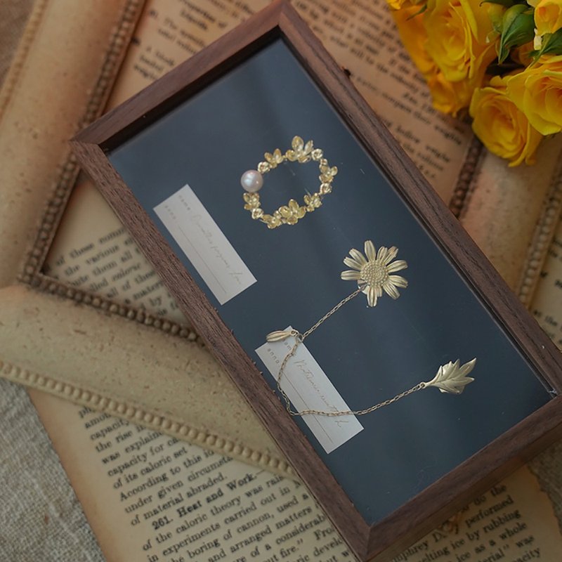 FOREST LETTER New Year Limited Winter Gift Set Designer Flower Brooch Gift Box - เข็มกลัด - เงิน 