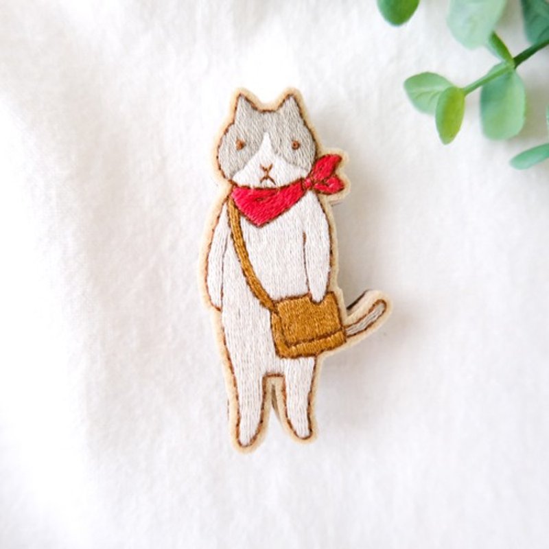 Animal outing brooch (cat) [Made to order] Embroidery - Brooches - Cotton & Hemp 