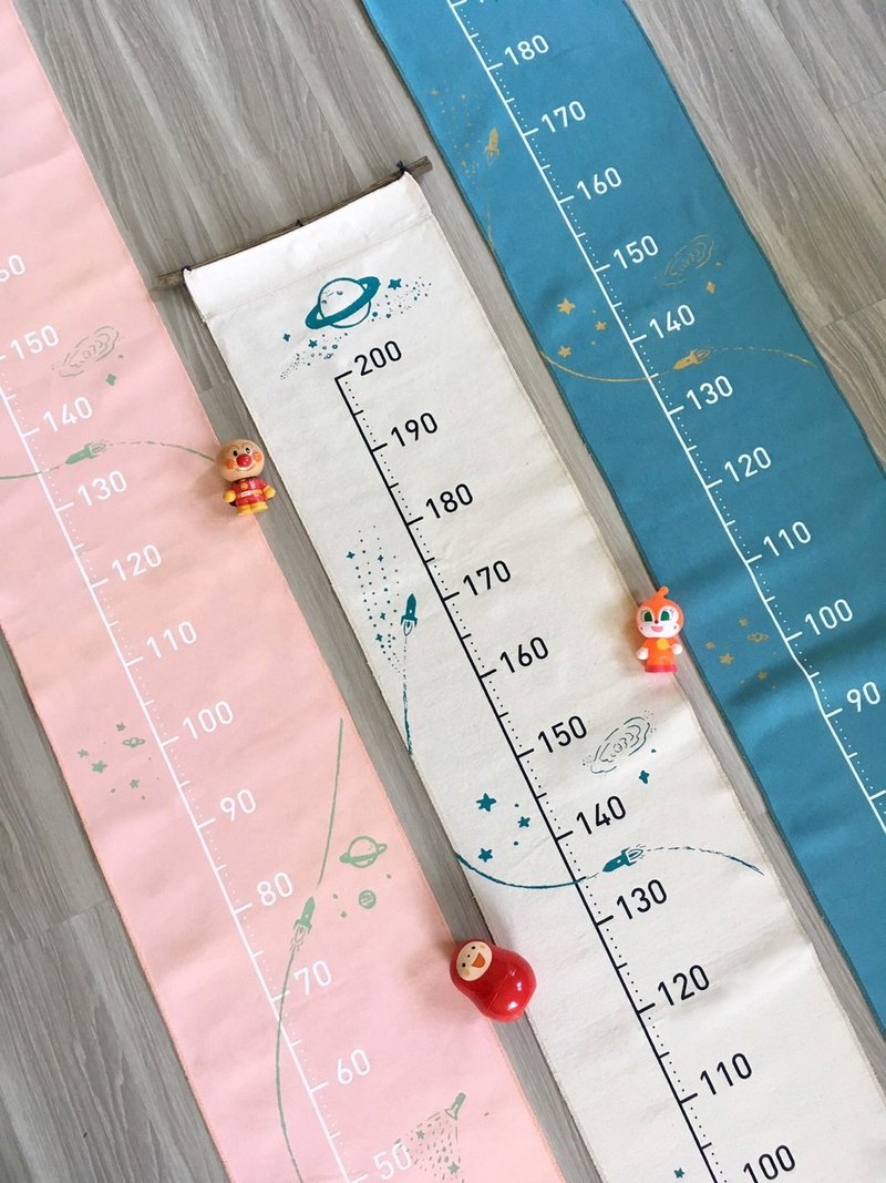 Handmade silk-printed cloth height ruler - a ruler loaded with family memories/grey fabric in off-white, kapok orange - Items for Display - Cotton & Hemp White