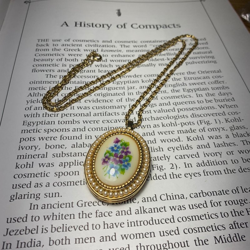 Vintage AVON Pearl Flower Photo Box Necklace - อื่นๆ - โลหะ 