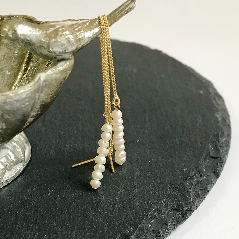 Gold threader earring with freshwater pearls - ต่างหู - ไข่มุก 