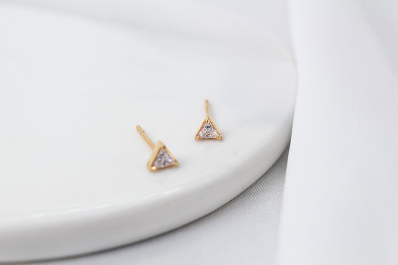 [SWS Jewelry] gorgeous triangle medical steel earring texture Stone anti-allergic general fine needle - ต่างหู - เครื่องประดับ สีทอง