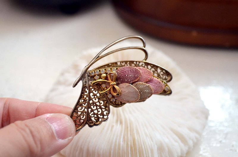 金色雕花蝴蝶胸針別針 高貴優雅復古 日本中古二手珠寶首飾古著