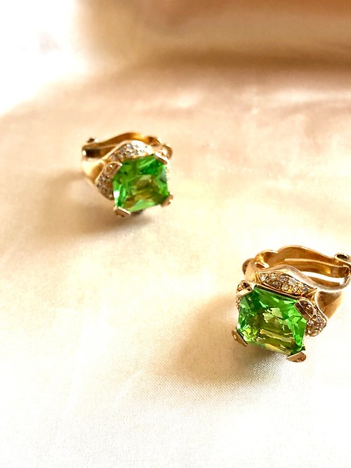 BOITE LAQUE Vintage Square Green Step Cut Crystal Gold Earrings