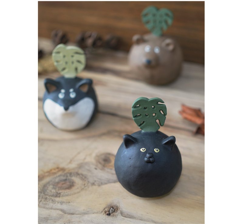 龜背芋・黑貓 - 擺飾/家飾品 - 陶 黑色