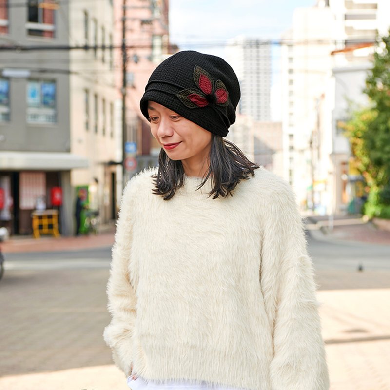 CHARM Korean Bog Classical Flower Point Autumn and Winter Beanie Cap for Women - หมวก - เส้นใยสังเคราะห์ สีดำ