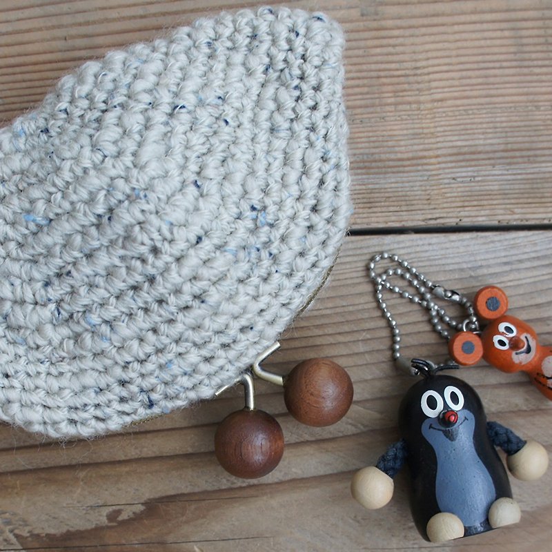 Ba-ba handmade Crochet pouch No.C1112 - กระเป๋าเครื่องสำอาง - วัสดุอื่นๆ สีนำ้ตาล