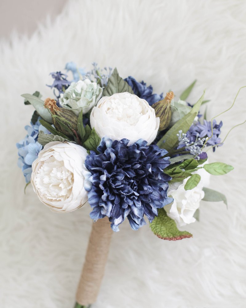 Blue Baroness - Perfect Love Round Bridal Bouquet - งานไม้/ไม้ไผ่/ตัดกระดาษ - กระดาษ สีน้ำเงิน
