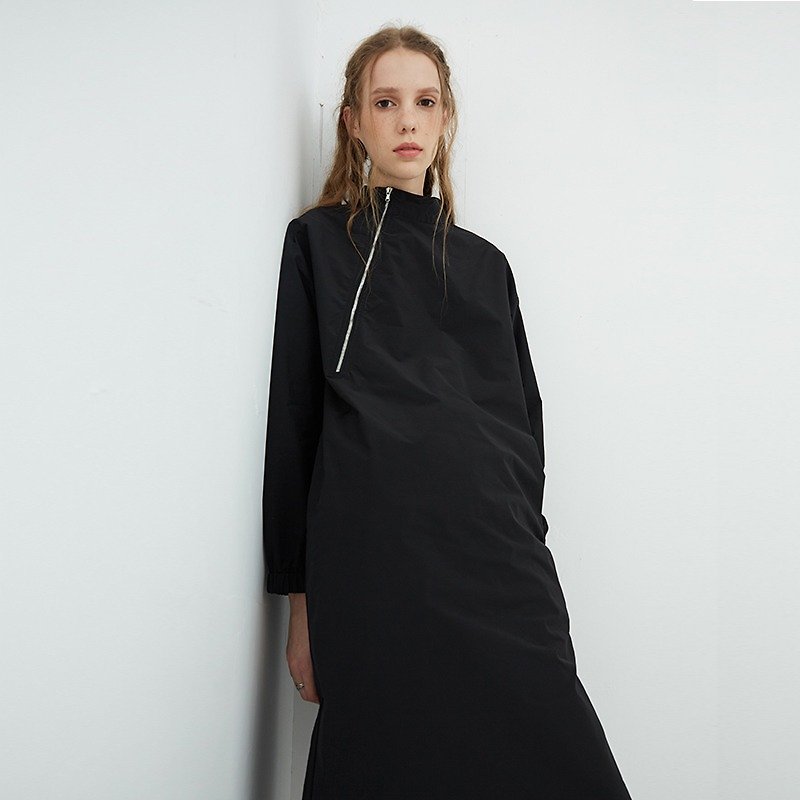 Oblique open zipper semi-high collar coat - เสื้อสูท/เสื้อคลุมยาว - วัสดุอื่นๆ สีดำ