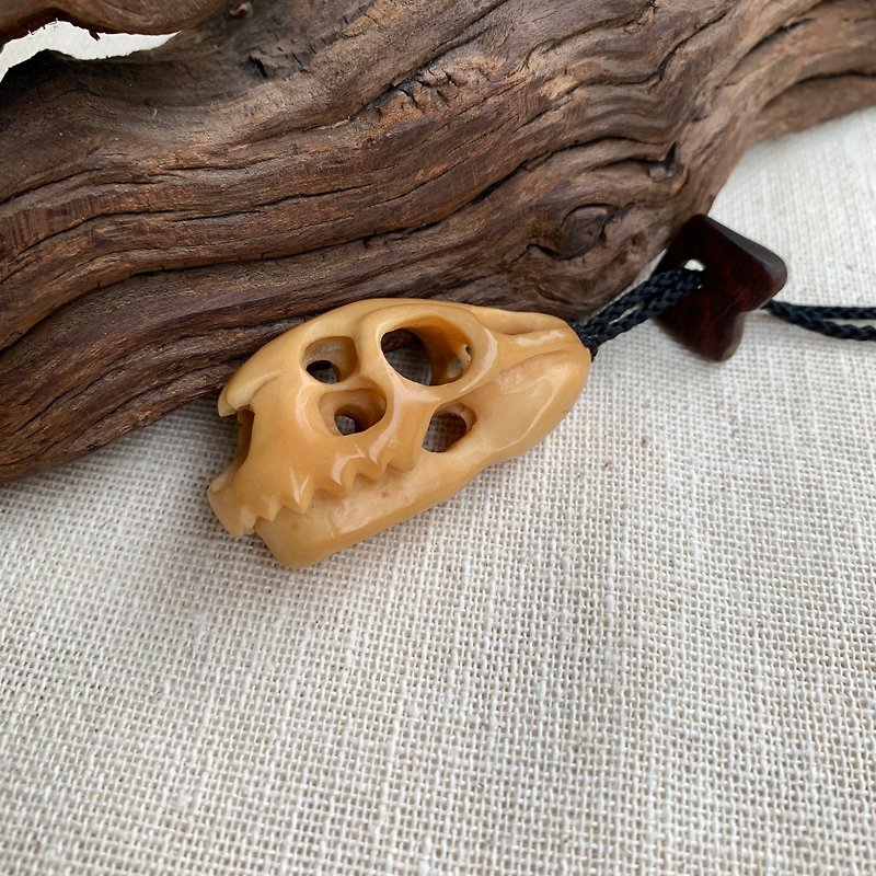 Yuzhen- Beast Skull Skull Ivory Fruit Carving - Necklaces - Other Materials Gold