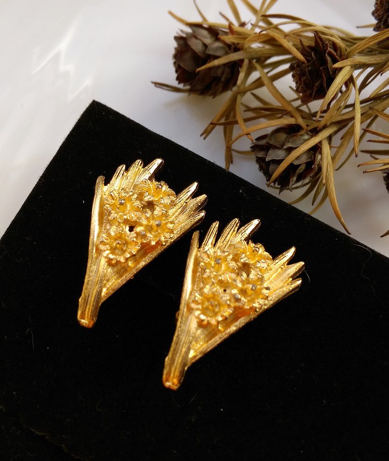 Western antique jewelry. Metal Fireworks Bouquet Clip-on Earrings - Earrings & Clip-ons - Other Metals Gold
