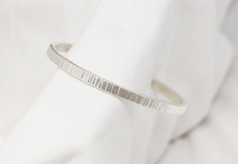 Kawagoe【Silver 925】bark pattern sterling silver bracelet handmade custom - สร้อยข้อมือ - โลหะ สีเงิน