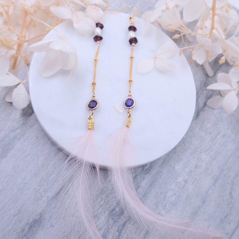 紫水晶 垂釣粉羽毛耳環(耳夾/耳勾) - 耳環/耳夾 - 聚酯纖維 粉紅色
