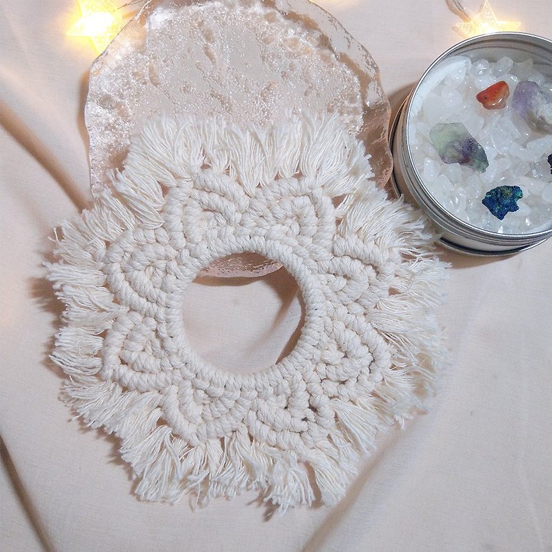 Ruirui yo JUI&LIU Macrame Xmas Snowflake Cushion / Weaving / Crystal Decoration / Woven Cushion - ของวางตกแต่ง - ผ้าฝ้าย/ผ้าลินิน ขาว