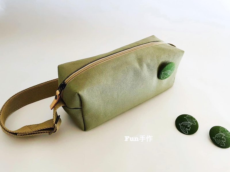 Green forest and flying birds. Toast buns. Shoulder/cross-shoulder backpack. Inside pocket. Long clip-fold umbrellas are easy to store. sail - Messenger Bags & Sling Bags - Cotton & Hemp Green