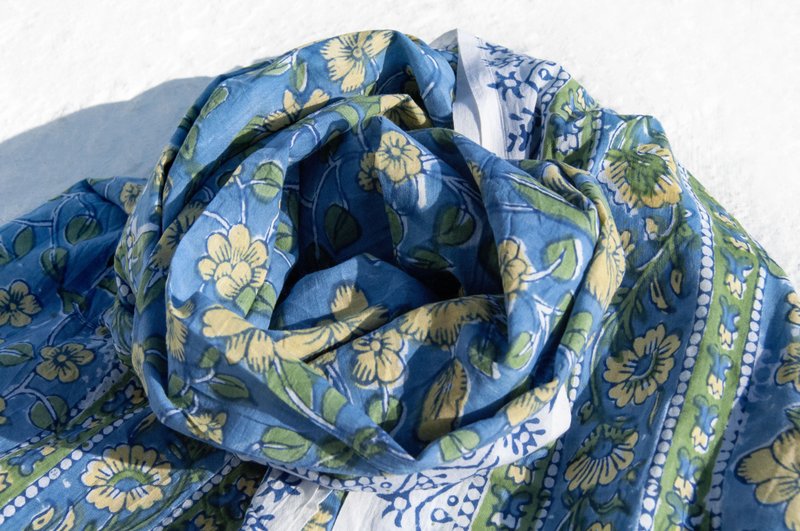 Hand-woven scarf woven scarf super large pure cotton silk scarf handmade woodcut printing plant dyeing scarf wood dyed cotton - ผ้าพันคอถัก - ผ้าฝ้าย/ผ้าลินิน หลากหลายสี