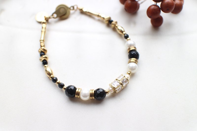 Black and White- Black agate  brass handmade bracelet - Bracelets - Copper & Brass Multicolor
