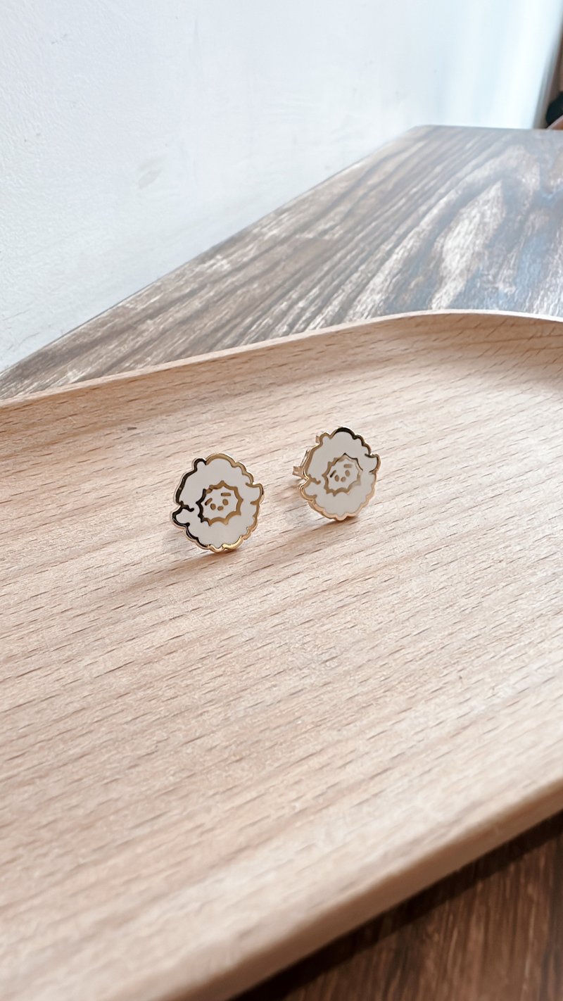 warm sheep earrings - ต่างหู - โลหะ ขาว