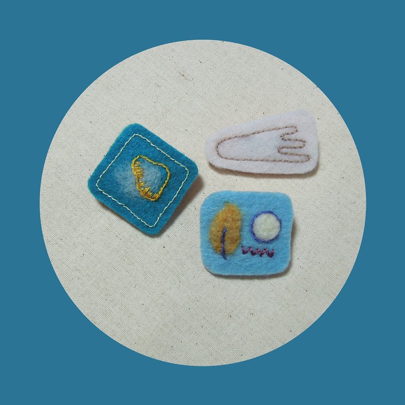 In Box / Hand Embroidery Pin Set - Badges & Pins - Thread Multicolor