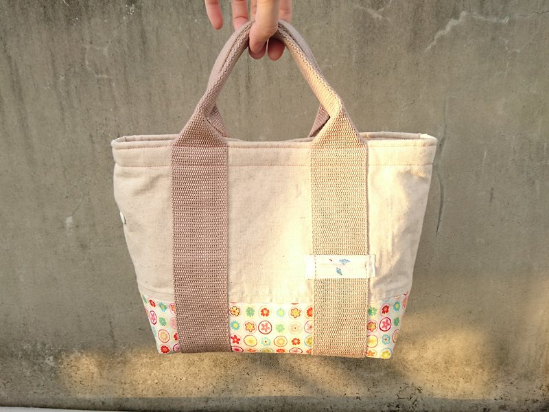 Goody Bag - 【Cored Bag / Coin Case / Key Wallets / Crochet Lace Pieces】 - Lucky Bag C - กระเป๋าถือ - ผ้าฝ้าย/ผ้าลินิน สีแดง