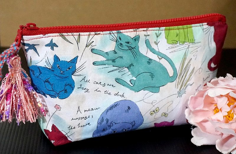 紅色貓咪化妝包收納包隨身包化妝包 - 化妝包/收納袋 - 棉．麻 