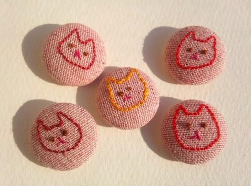 Embroidery of cat button set*red* - งานโลหะ/เครื่องประดับ - เครื่องเพชรพลอย สีแดง