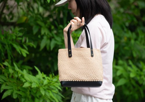 レザー　編み込み　ハンドバッグ　クリーム クラシックな編み込みハンドバッグ - ショップ Jenny88 トート