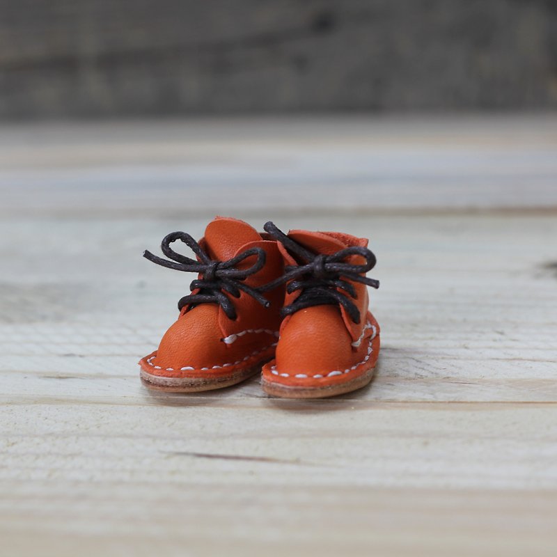 [Yingchuan handmade] mini small shoes strap / Martin shoes / keychain / DIY kit (cut pieces punched) PKIT SH001 hand-stitched leather bag - Orange - เครื่องหนัง - หนังแท้ สีส้ม