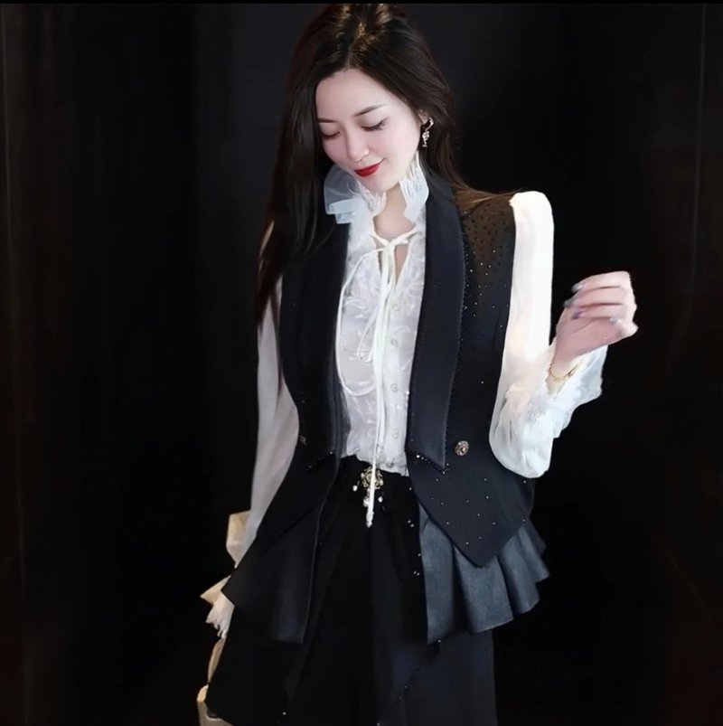 SOLELEGIA Black Moon Knight New Chinese Button Vest - เสื้อผู้หญิง - วัสดุอื่นๆ สีดำ