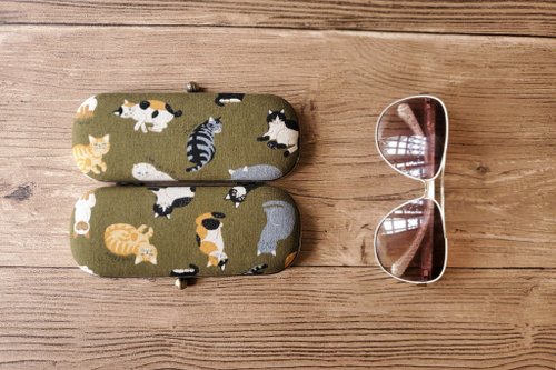 Japanese cloth pine fruit glasses case mouth gold box pencil case mouth  gold glasses case Japanese cloth - Shop littlething Eyeglass Cases &  Cleaning Cloths - Pinkoi