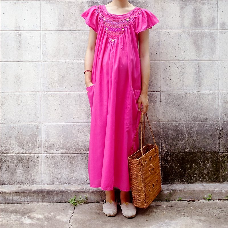 BajuTua /古著/ 50's 美墨風情 艷麗桃紅色抽褶小繡花洋裝 - 連身裙 - 棉．麻 粉紅色