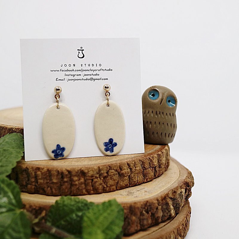Two tone oval earring / little flower - Earrings & Clip-ons - Pottery 