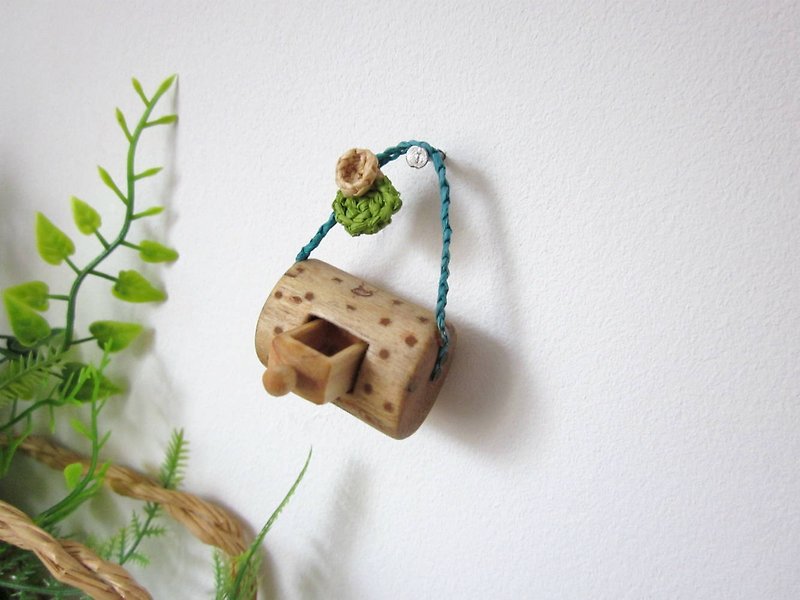 Miniature wall hanging with drawer, wood carving - ตกแต่งผนัง - ไม้ สีเขียว