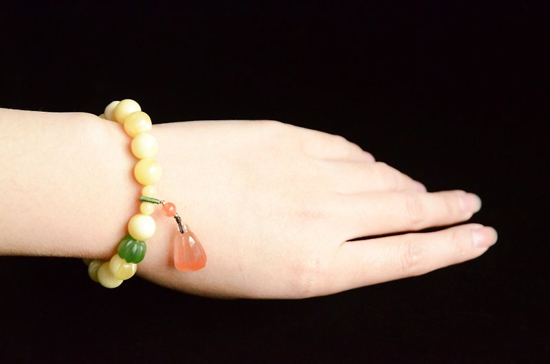 [White nectar] Amber natural white nectar amber fresh bracelet bracelet - สร้อยข้อมือ - เครื่องเพชรพลอย สีเหลือง
