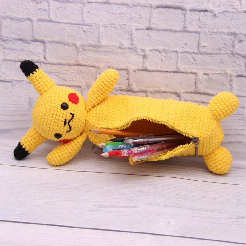 Pencil Pouch PATTERN Pikachu amigurumi for best friend gift birthday pen holder - เย็บปัก/ถักทอ/ใยขนแกะ - วัสดุอื่นๆ ขาว