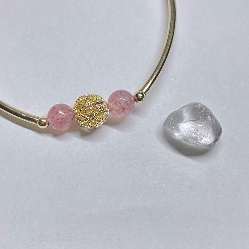 【Pingzhi】草莓晶 淺金彎管 淺金花邊球 手鍊 - 手鍊/手環 - 水晶 