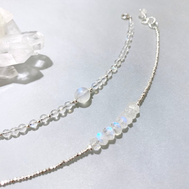 Ops Moonstone silver bracelet-月光石/藍光/純銀/天然石/極簡 - 手鍊/手環 - 其他金屬 銀色