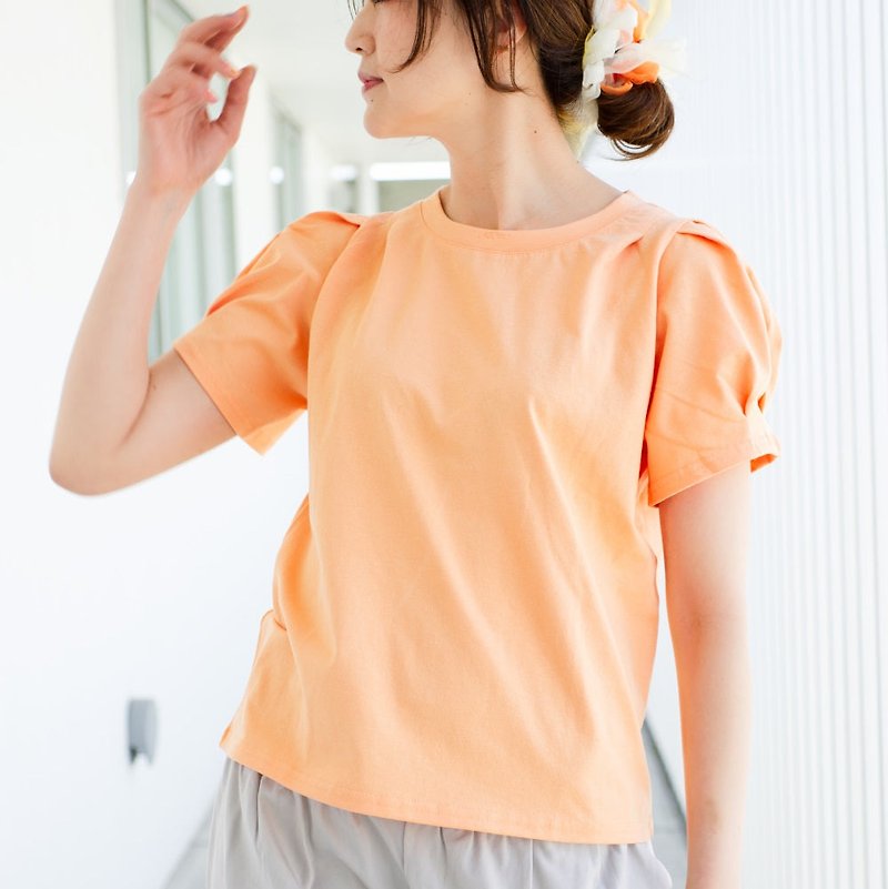 華奢な肩がつくれるパフスリーブのTシャツ  | ガーデン - T 恤 - 其他材質 橘色