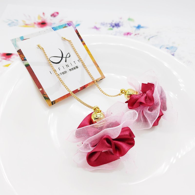 INFINITY 大千时尚嫣 powder two-color satin ribbon flower ball long chain earrings / clip gift lover - ต่างหู - ผ้าฝ้าย/ผ้าลินิน สีแดง