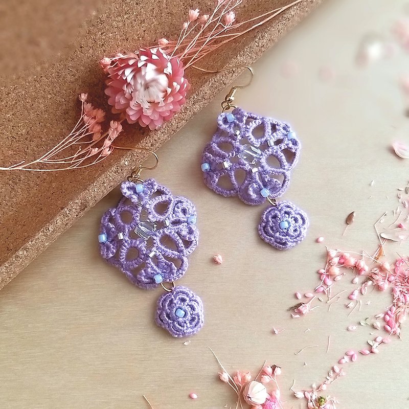 紛紫色玻璃珠子手工織花耳環  客制化 客製化 handmade handcraft - 耳環/耳夾 - 繡線 紫色