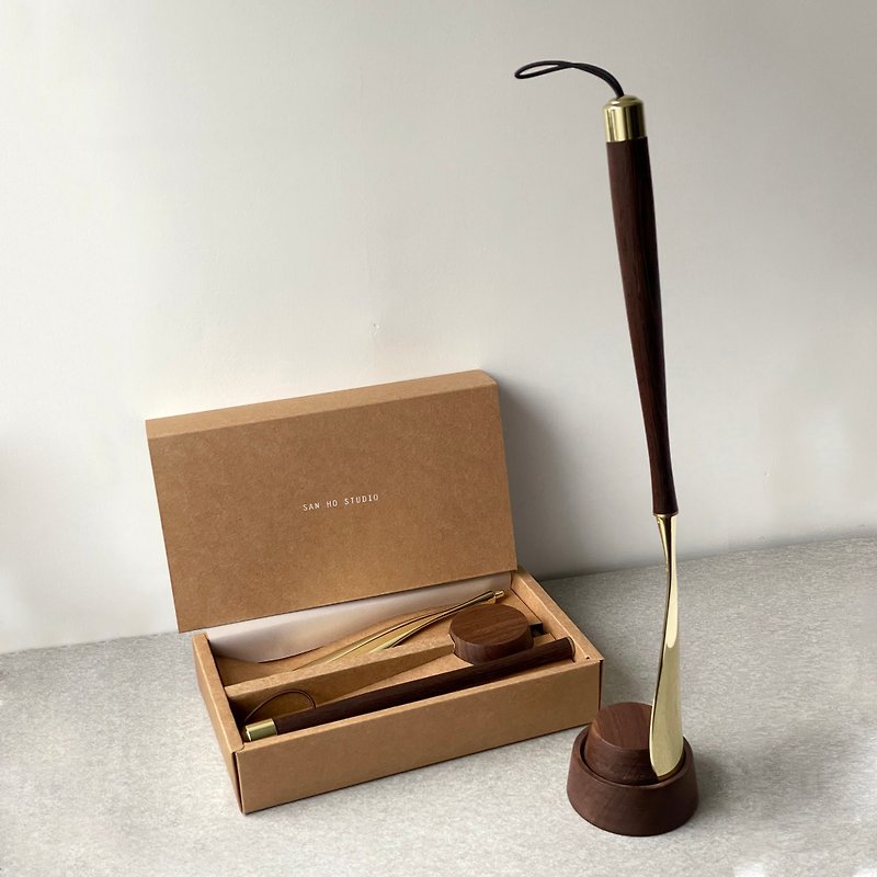 Log- Bronze shoehorn gift box set│Free handwritten design card - อื่นๆ - ไม้ สีนำ้ตาล