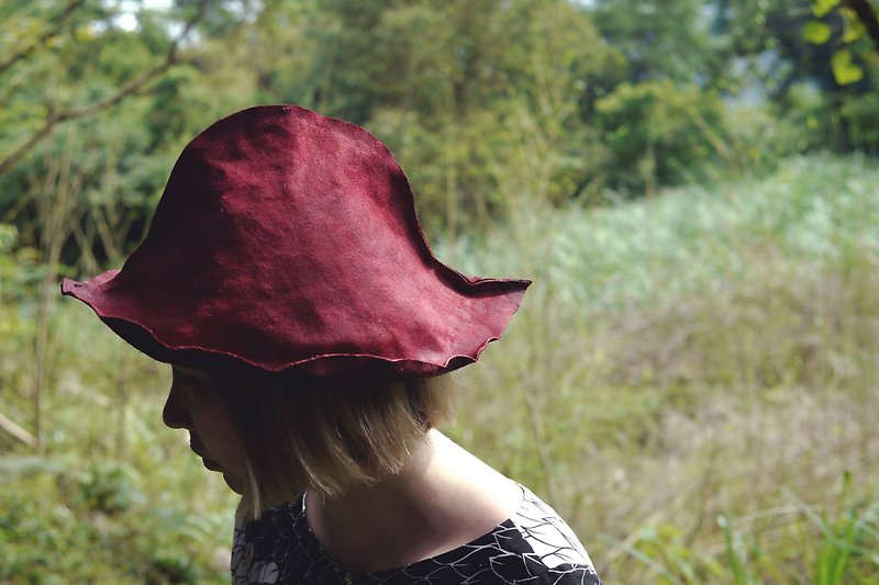 皮革楓葉帽 | 漁夫帽 | 遮陽帽 | 限量手工製作 | 楓葉紅 - 帽子 - 真皮 