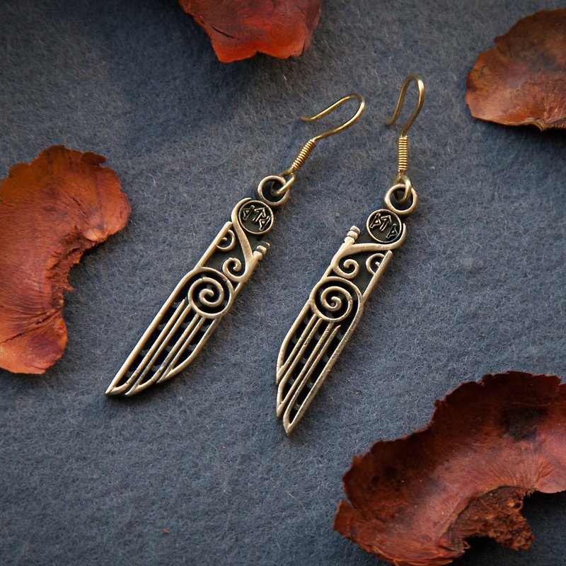 Bird earrings with runes. Viking Raven jewelry. Crow earrings. Handmade art - ต่างหู - โลหะ สีส้ม
