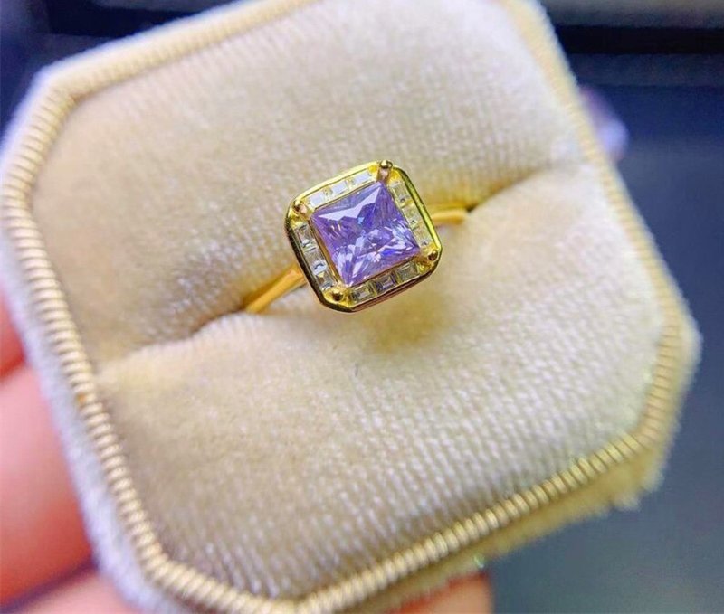 1 Ct Light Purple Moissanite Ring, Gorgeous Moissanite Ring, Unique Moissanite - แหวนทั่วไป - วัสดุอื่นๆ สีเงิน