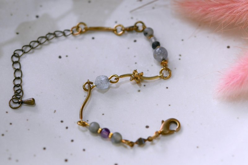 Geometry Series Bronze Chalcedony x Labradorite x Cloud Crystal x Bronze Bracelet - สร้อยข้อมือ - ทองแดงทองเหลือง สีเทา