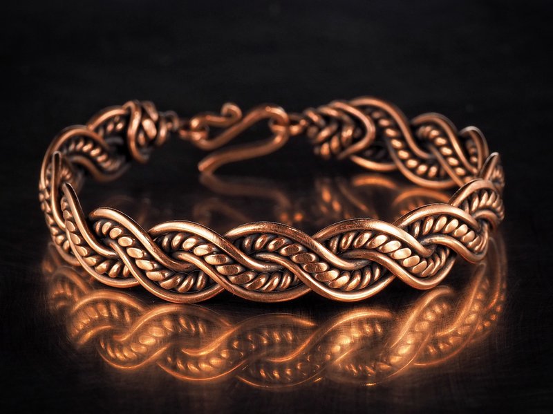 Woven copper wire bracelet Antique style handcrafted copper jewelry Unique gift - สร้อยข้อมือ - ทองแดงทองเหลือง สีทอง