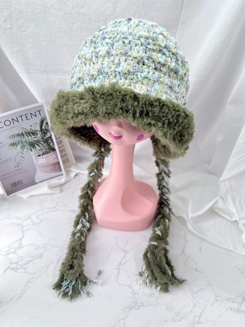 [Rabbit Belle] Versatile warm ear protection hat for autumn and winter - green + army green fur trim - Hats & Caps - Wool White