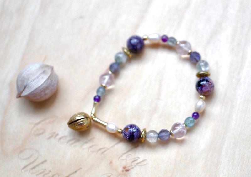 Long || || purple bud bell Bronze bracelet strap. Charoite / Stone/ Pearl / Star plastic flowers / Cordierite - สร้อยข้อมือ - คริสตัล หลากหลายสี